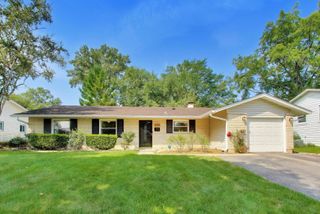 6314 Winston Drive, Woodridge, IL 60517