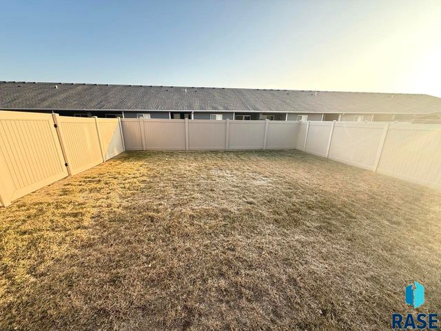 115 E Ivy Rd Road, Tea, SD 57064