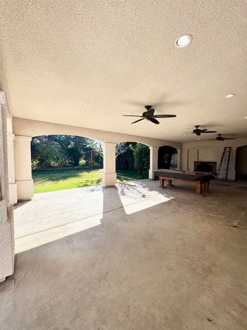 835 E Costner Street, Farmersville, CA 93223