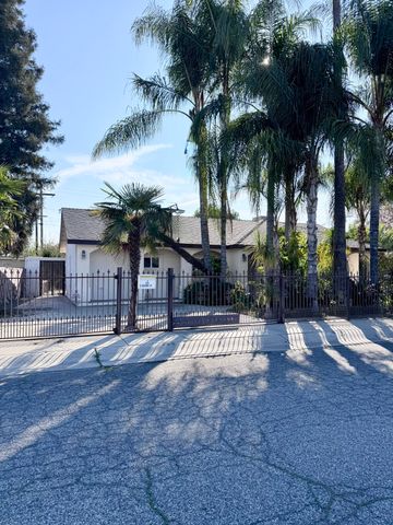 835 E Costner Street, Farmersville, CA 93223