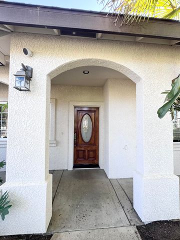 835 E Costner Street, Farmersville, CA 93223