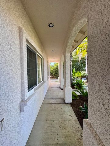 835 E Costner Street, Farmersville, CA 93223