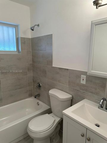 7073 SW 4th St 1, Miami, FL 33144
