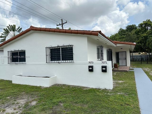 7073 SW 4th St 1, Miami, FL 33144