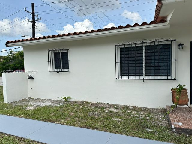 7073 SW 4th St 1, Miami, FL 33144