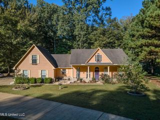 3399 N Dean Cove, Nesbit, MS 38651