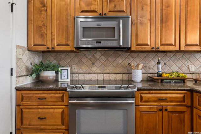 105 E Tapatio Dr, Boerne, TX 78006