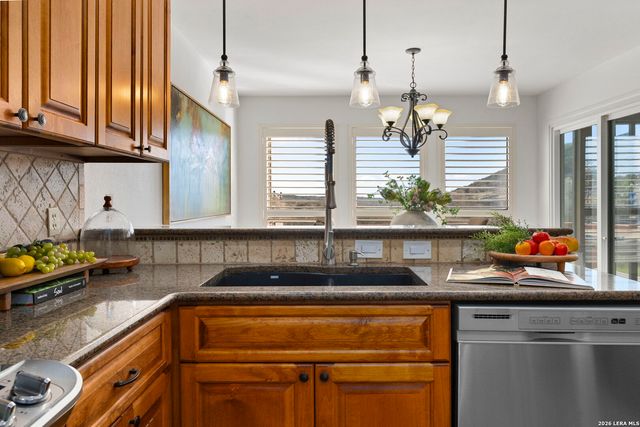 105 E Tapatio Dr, Boerne, TX 78006