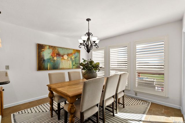 105 E Tapatio Dr, Boerne, TX 78006