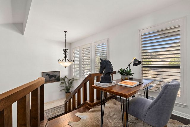 105 E Tapatio Dr, Boerne, TX 78006