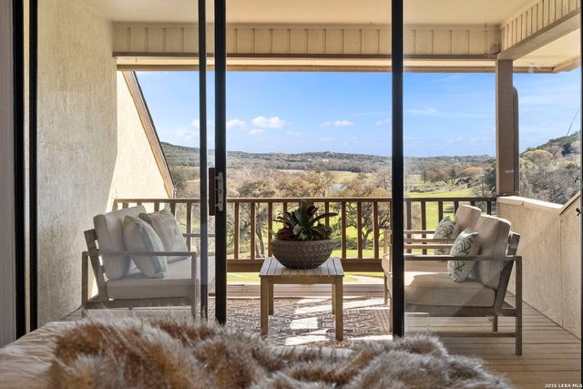 105 E Tapatio Dr, Boerne, TX 78006