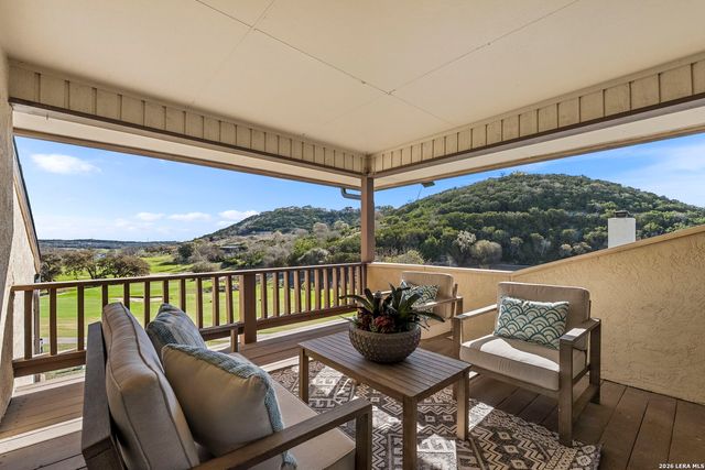 105 E Tapatio Dr, Boerne, TX 78006