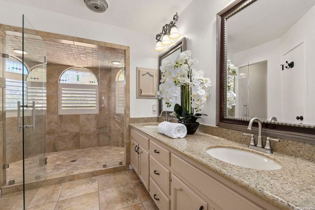 105 E Tapatio Dr, Boerne, TX 78006