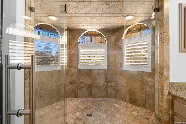 105 E Tapatio Dr, Boerne, TX 78006