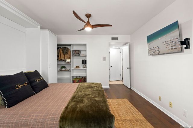 105 E Tapatio Dr, Boerne, TX 78006