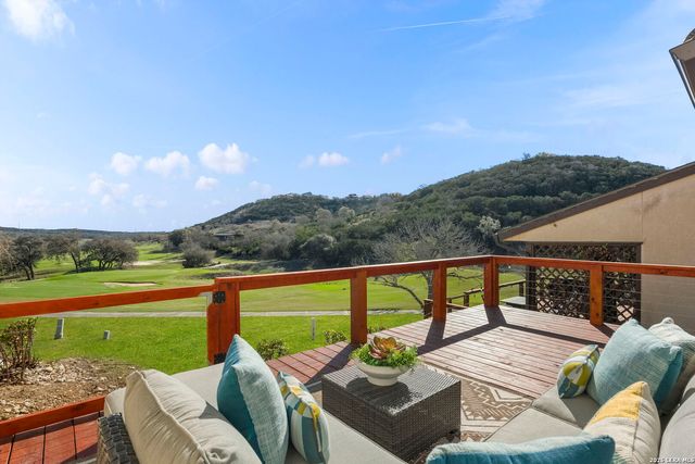 105 E Tapatio Dr, Boerne, TX 78006