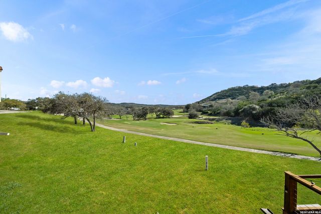 105 E Tapatio Dr, Boerne, TX 78006