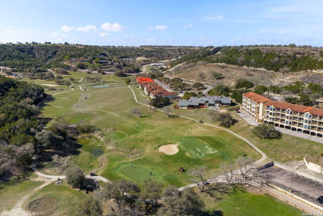 105 E Tapatio Dr, Boerne, TX 78006