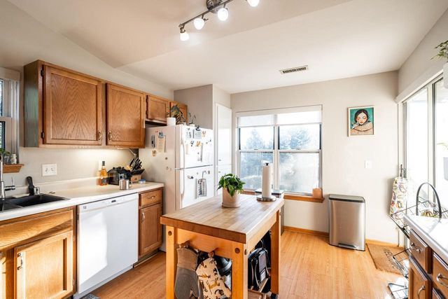 3505 W Old Oaks DRIVE, Greenfield, WI 53221