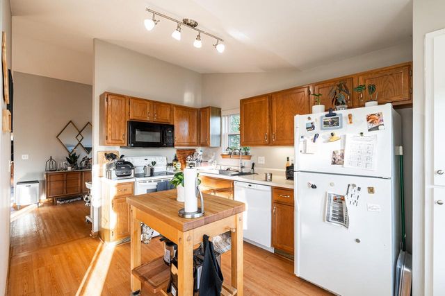 3505 W Old Oaks DRIVE, Greenfield, WI 53221