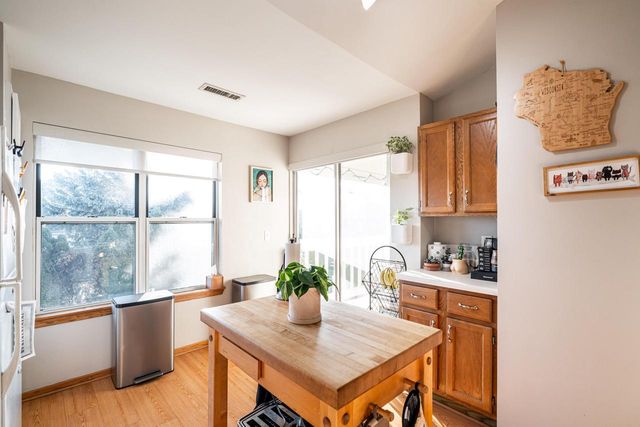 3505 W Old Oaks DRIVE, Greenfield, WI 53221