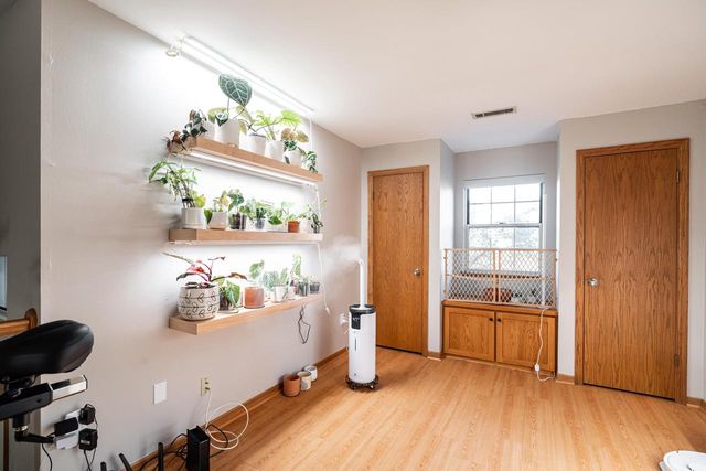 3505 W Old Oaks DRIVE, Greenfield, WI 53221