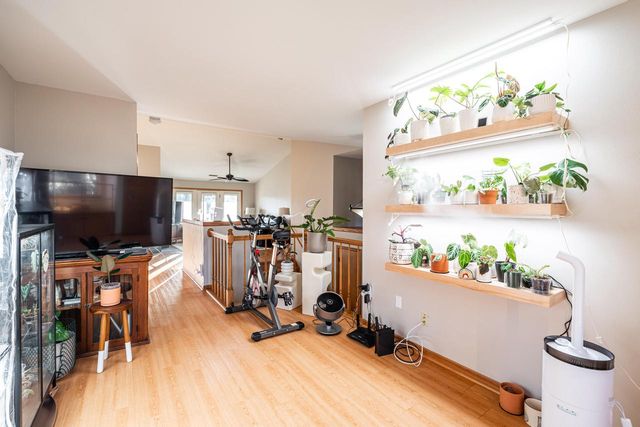 3505 W Old Oaks DRIVE, Greenfield, WI 53221