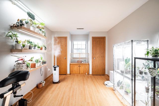 3505 W Old Oaks DRIVE, Greenfield, WI 53221