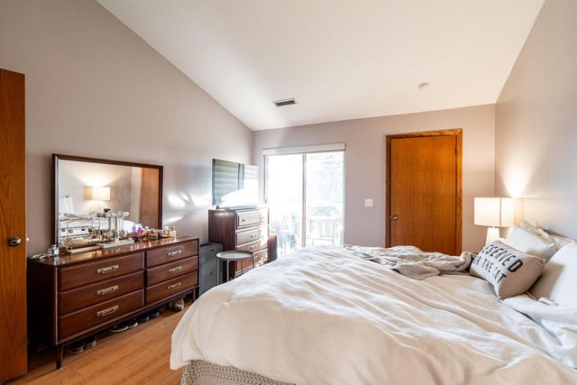 3505 W Old Oaks DRIVE, Greenfield, WI 53221