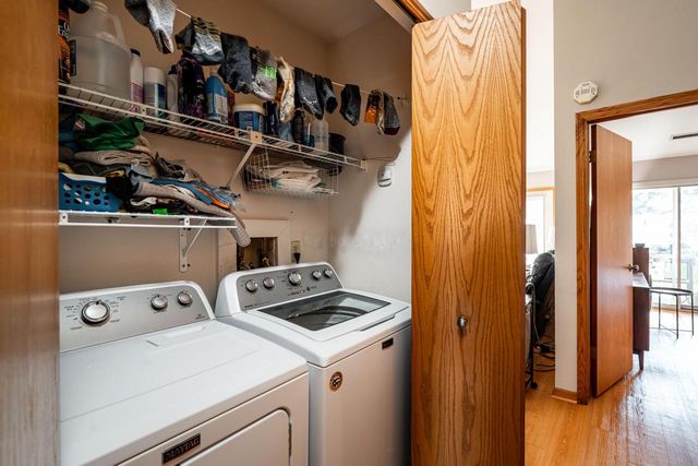 3505 W Old Oaks DRIVE, Greenfield, WI 53221