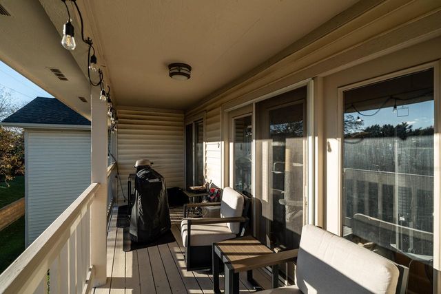 3505 W Old Oaks DRIVE, Greenfield, WI 53221