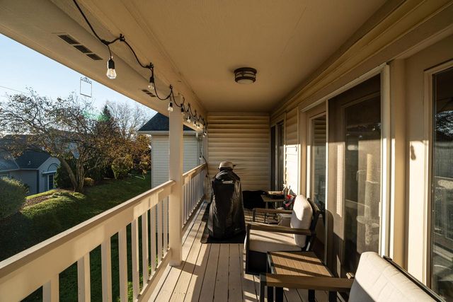 3505 W Old Oaks DRIVE, Greenfield, WI 53221