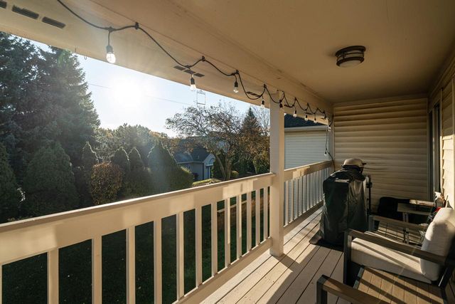 3505 W Old Oaks DRIVE, Greenfield, WI 53221