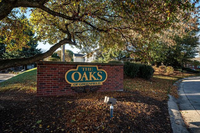 3505 W Old Oaks DRIVE, Greenfield, WI 53221