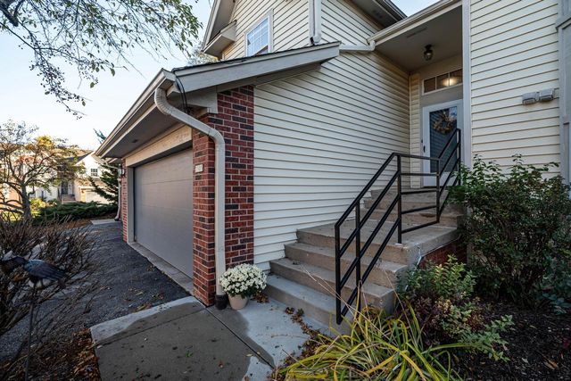 3505 W Old Oaks DRIVE, Greenfield, WI 53221