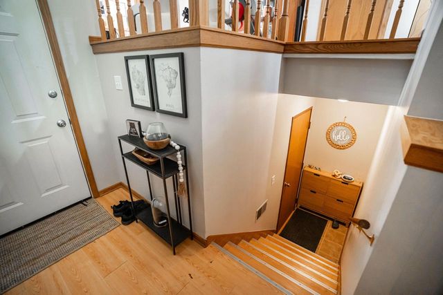 3505 W Old Oaks DRIVE, Greenfield, WI 53221