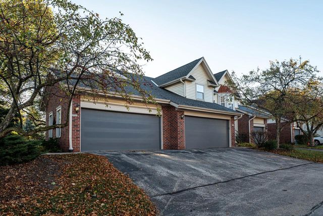 3505 W Old Oaks DRIVE, Greenfield, WI 53221