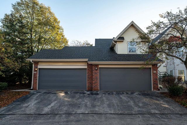 3505 W Old Oaks DRIVE, Greenfield, WI 53221