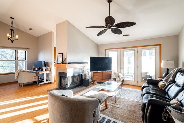 3505 W Old Oaks DRIVE, Greenfield, WI 53221