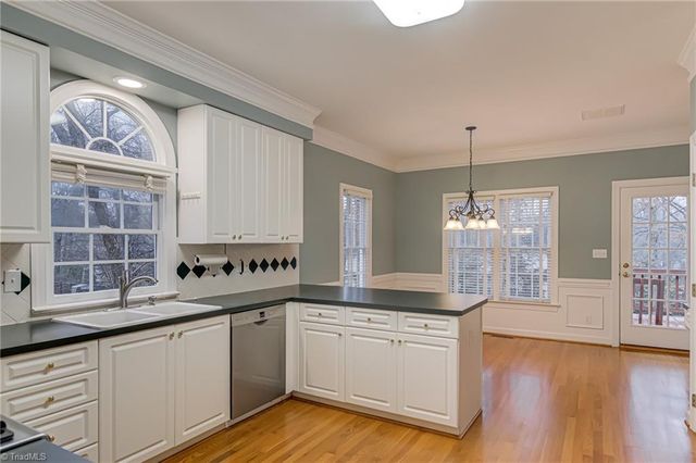 5130 Laurel View Drive, Winston-salem, NC 27104