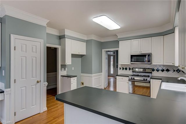 5130 Laurel View Drive, Winston-salem, NC 27104