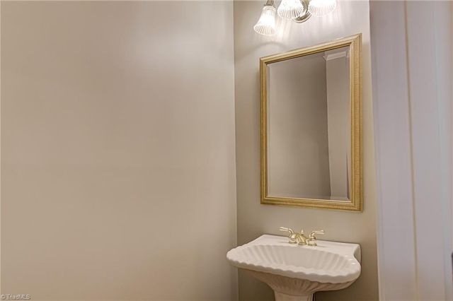 5130 Laurel View Drive, Winston-salem, NC 27104