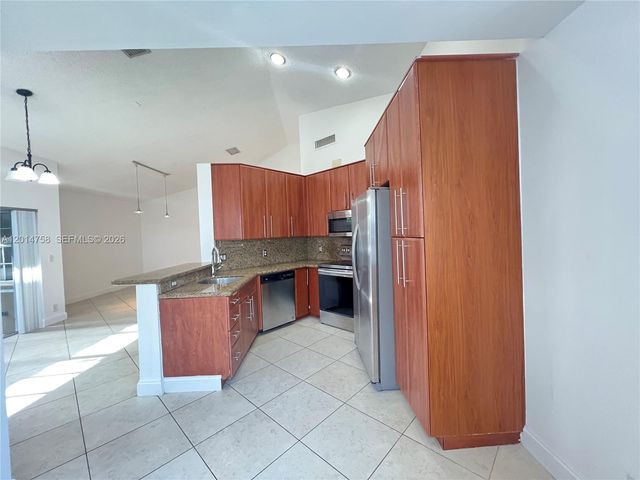 465 Somerset Way 465, Weston, FL 33326
