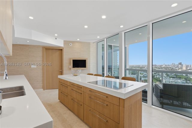 1000 S Pointe Dr 2202, Miami Beach, FL 33139