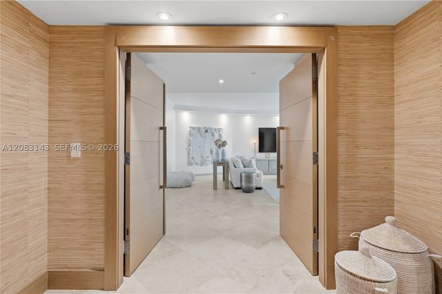 1000 S Pointe Dr 2202, Miami Beach, FL 33139