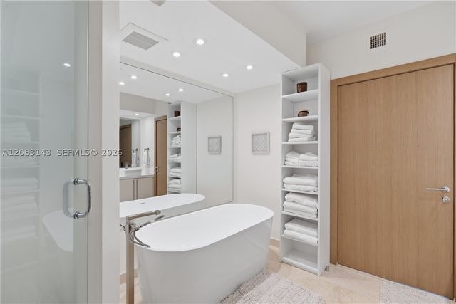 1000 S Pointe Dr 2202, Miami Beach, FL 33139