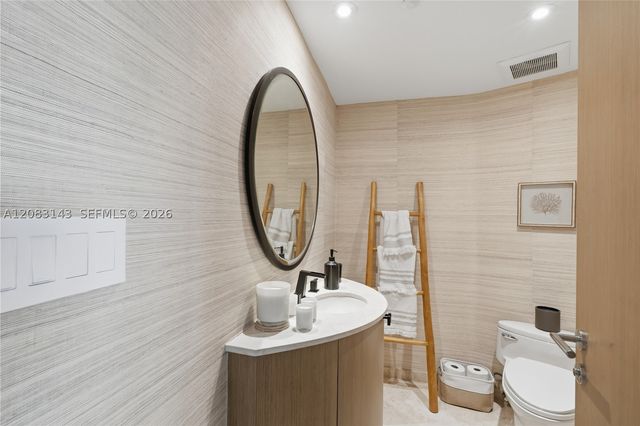 1000 S Pointe Dr 2202, Miami Beach, FL 33139