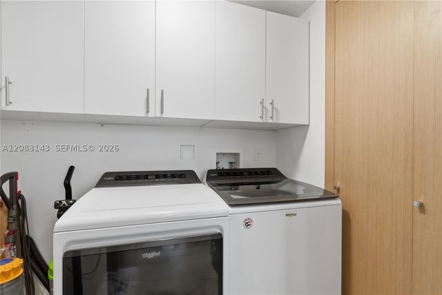 1000 S Pointe Dr 2202, Miami Beach, FL 33139