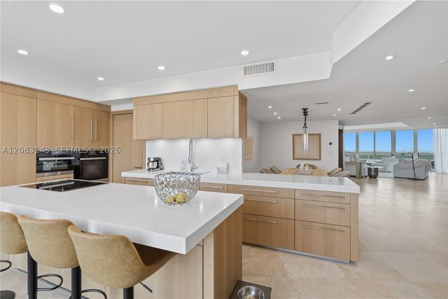 1000 S Pointe Dr 2202, Miami Beach, FL 33139