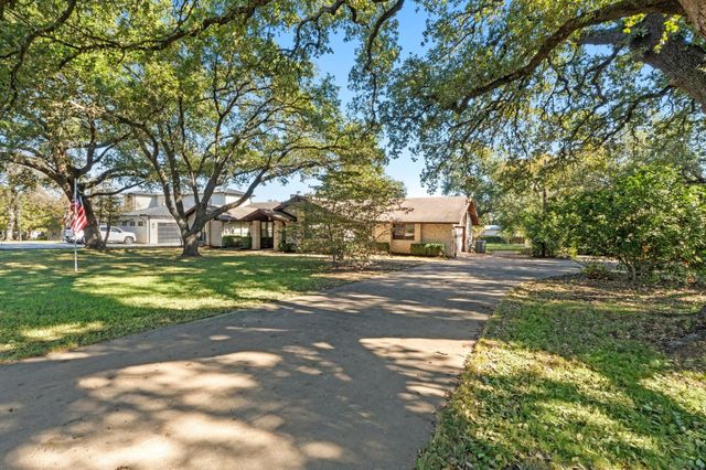 320 Shrike DR, Buda, TX 78610